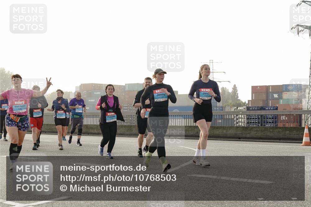 03.10.2026 - Köhlbrandbrückenlauf Michael Burmester http://msf.ph/oto/10768503 03.10.2026 09:27:00 Position 3 1352, 19, 1517, 1024 meine-sportfotos.de