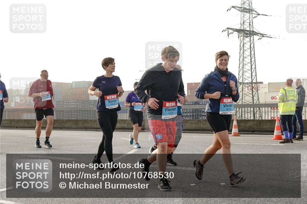 03.10.2026 - Köhlbrandbrückenlauf Michael Burmester http://msf.ph/oto/10768530 03.10.2026 09:27:05 Position 3 3653, 1275, 1276 meine-sportfotos.de