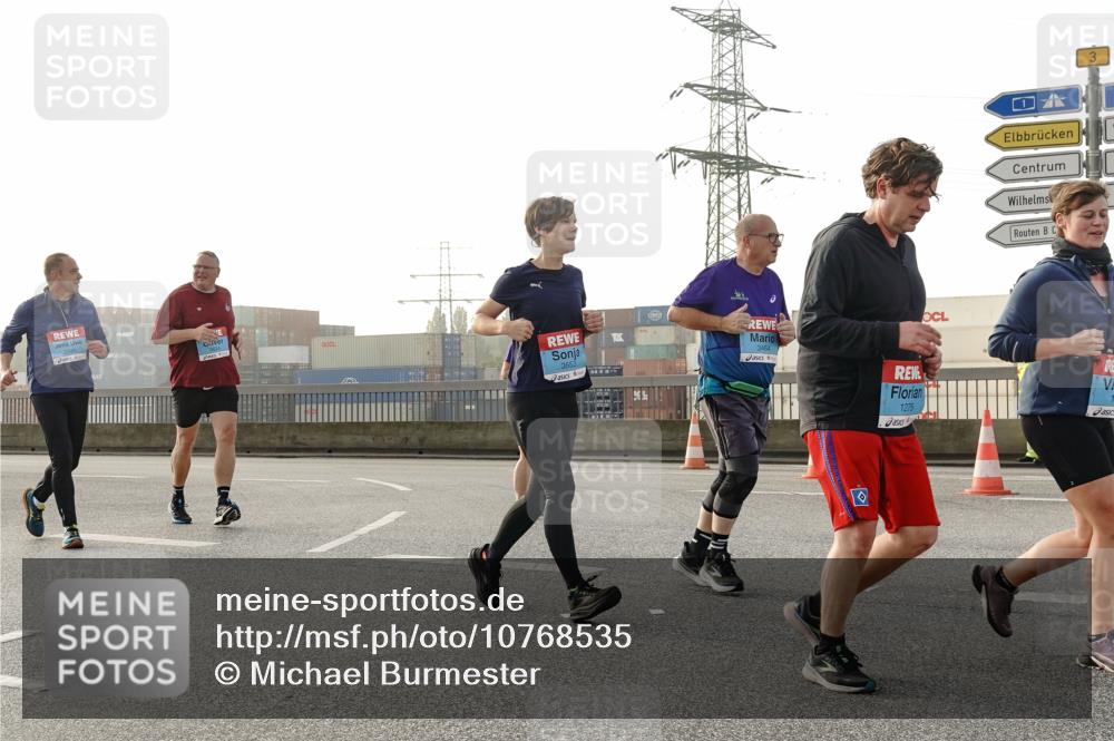03.10.2026 - Köhlbrandbrückenlauf Michael Burmester http://msf.ph/oto/10768535 03.10.2026 09:27:06 Position 3 3653, 3464, 1275 meine-sportfotos.de