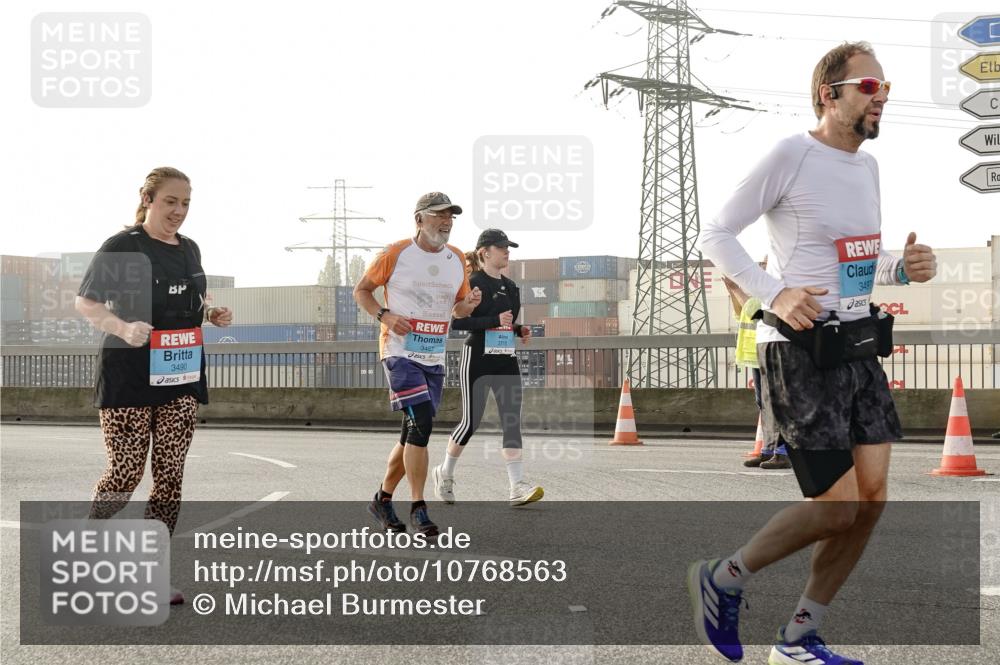 03.10.2026 - Köhlbrandbrückenlauf Michael Burmester http://msf.ph/oto/10768563 03.10.2026 09:27:11 Position 3 3490, 3715, 3453, 3497 meine-sportfotos.de