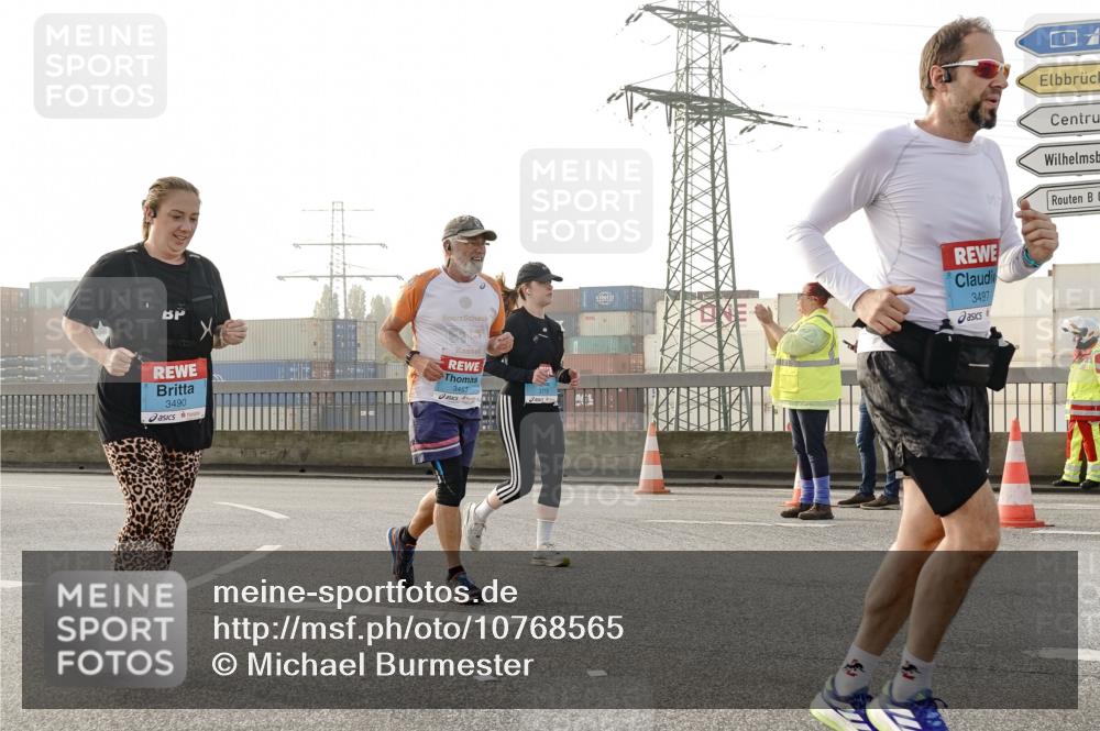 03.10.2026 - Köhlbrandbrückenlauf Michael Burmester http://msf.ph/oto/10768565 03.10.2026 09:27:11 Position 3 3490, 3453, 3497 meine-sportfotos.de