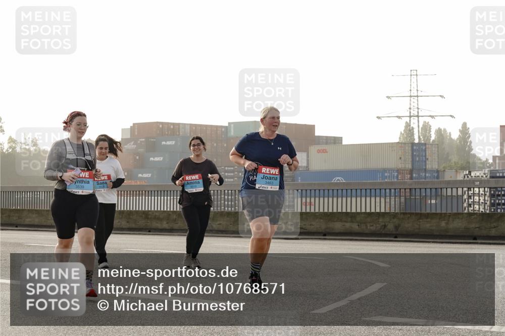 03.10.2026 - Köhlbrandbrückenlauf Michael Burmester http://msf.ph/oto/10768571 03.10.2026 09:27:14 Position 3 3539, 3520, 3463 meine-sportfotos.de