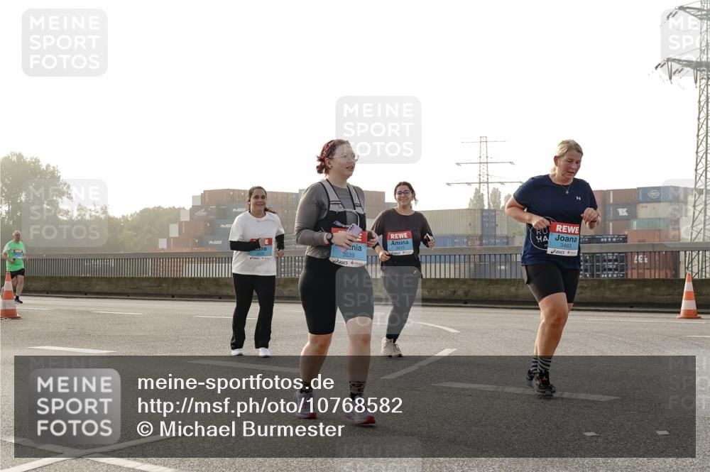 03.10.2026 - Köhlbrandbrückenlauf Michael Burmester http://msf.ph/oto/10768582 03.10.2026 09:27:15 Position 3 3519, 3539, 3463 meine-sportfotos.de