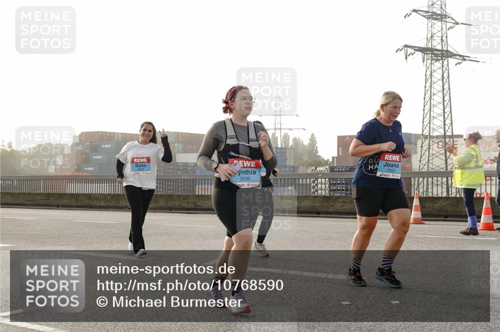 03.10.2026 - Köhlbrandbrückenlauf Michael Burmester http://msf.ph/oto/10768590 03.10.2026 09:27:15 Position 3 3520, 3539, 3463 meine-sportfotos.de