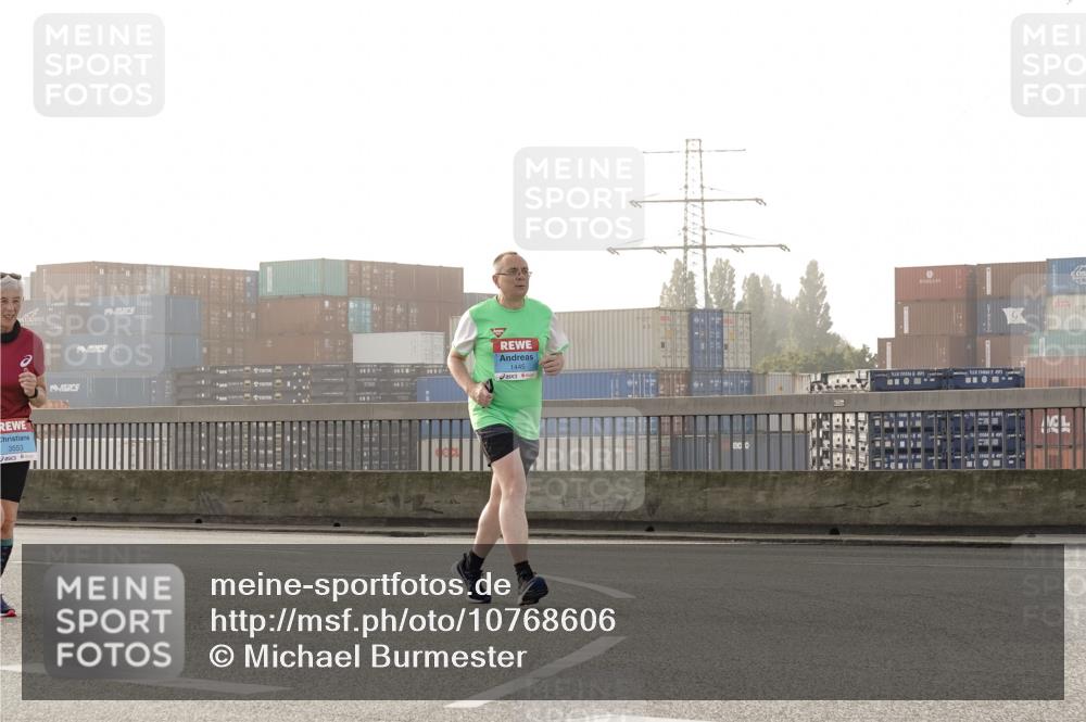 03.10.2026 - Köhlbrandbrückenlauf Michael Burmester http://msf.ph/oto/10768606 03.10.2026 09:27:22 Position 3 1113, 3553, 1445 meine-sportfotos.de