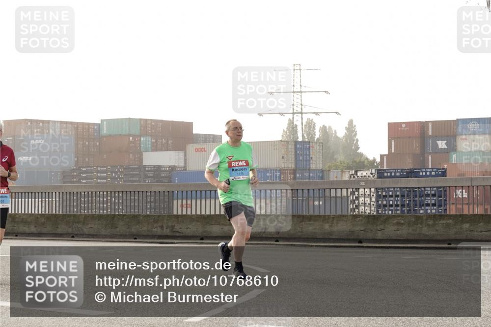 03.10.2026 - Köhlbrandbrückenlauf Michael Burmester http://msf.ph/oto/10768610 03.10.2026 09:27:22 Position 3 553, 1445, 320, 1555566453 meine-sportfotos.de