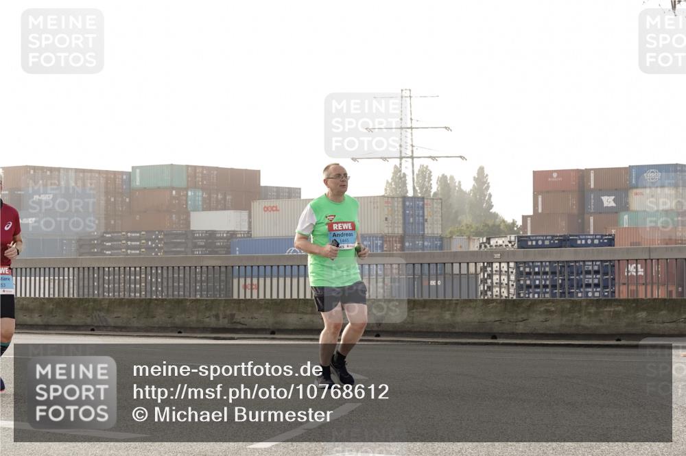 03.10.2026 - Köhlbrandbrückenlauf Michael Burmester http://msf.ph/oto/10768612 03.10.2026 09:27:22 Position 3 53, 1445 meine-sportfotos.de