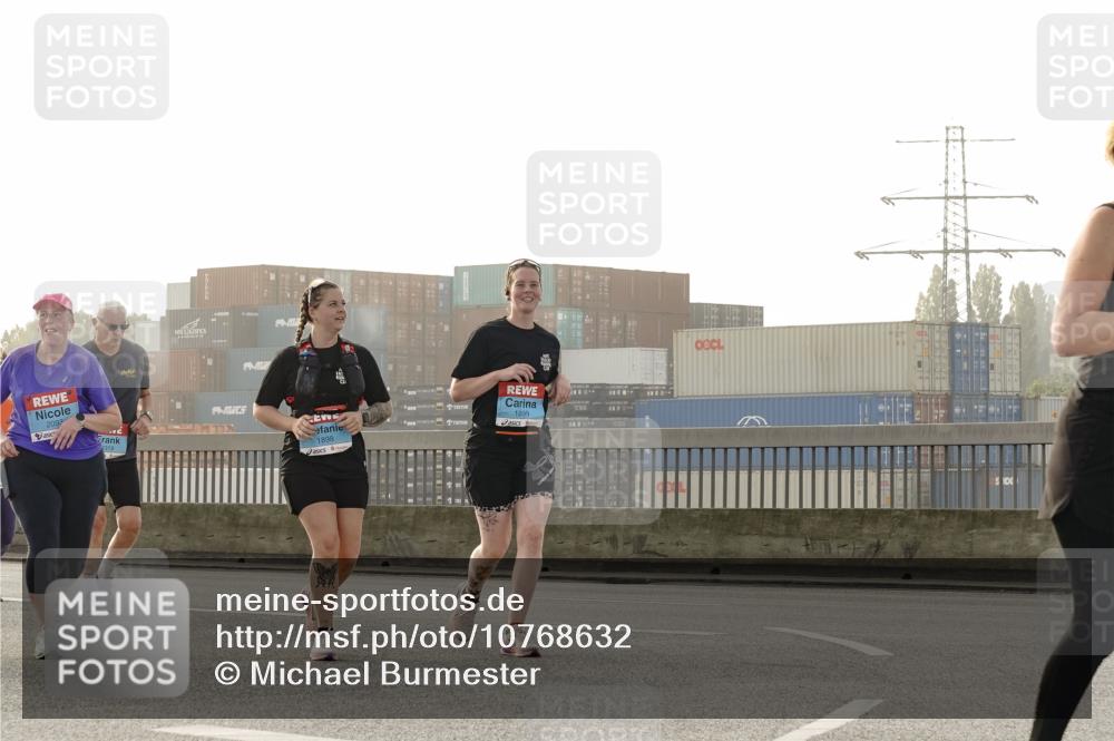 03.10.2026 - Köhlbrandbrückenlauf Michael Burmester http://msf.ph/oto/10768632 03.10.2026 09:27:37 Position 3 2093, 319, 1898, 1899 meine-sportfotos.de