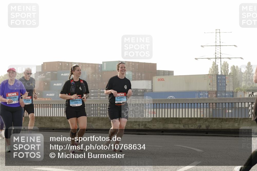 03.10.2026 - Köhlbrandbrückenlauf Michael Burmester http://msf.ph/oto/10768634 03.10.2026 09:27:37 Position 3 3319, 1898, 1899 meine-sportfotos.de