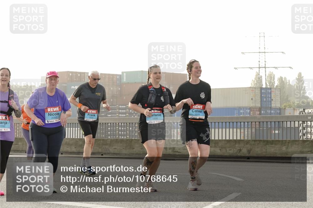 03.10.2026 - Köhlbrandbrückenlauf Michael Burmester http://msf.ph/oto/10768645 03.10.2026 09:27:38 Position 3 2092, 2093, 3319, 1898, 1899 meine-sportfotos.de