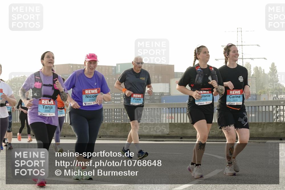 03.10.2026 - Köhlbrandbrückenlauf Michael Burmester http://msf.ph/oto/10768648 03.10.2026 09:27:39 Position 3 2092, 2093, 3319, 1898, 1899 meine-sportfotos.de