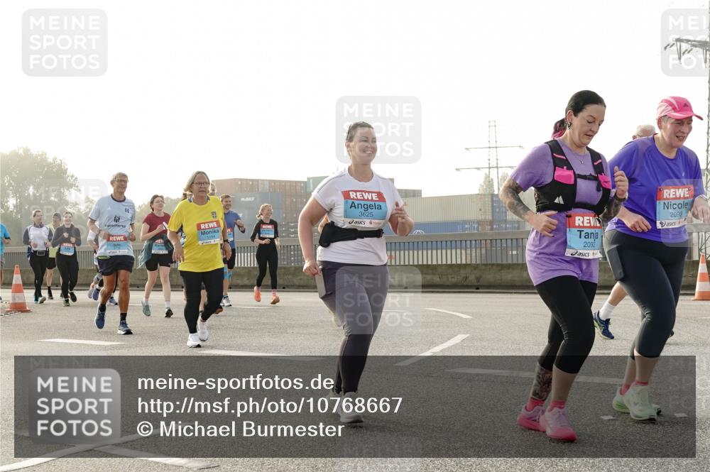 03.10.2026 - Köhlbrandbrückenlauf Michael Burmester http://msf.ph/oto/10768667 03.10.2026 09:27:41 Position 3 3625, 2093, 2092 meine-sportfotos.de