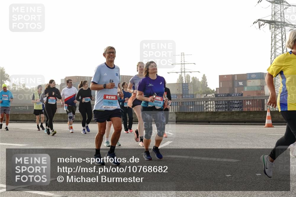 03.10.2026 - Köhlbrandbrückenlauf Michael Burmester http://msf.ph/oto/10768682 03.10.2026 09:27:44 Position 3 165, 3712, 3309 meine-sportfotos.de