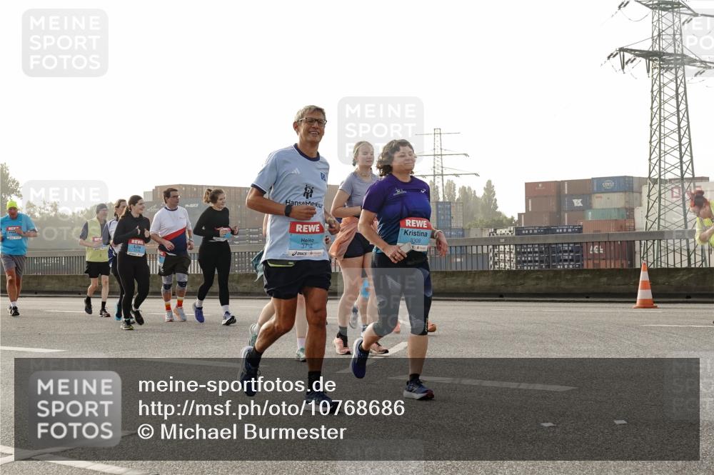 03.10.2026 - Köhlbrandbrückenlauf Michael Burmester http://msf.ph/oto/10768686 03.10.2026 09:27:44 Position 3 19, 3712, 3309 meine-sportfotos.de