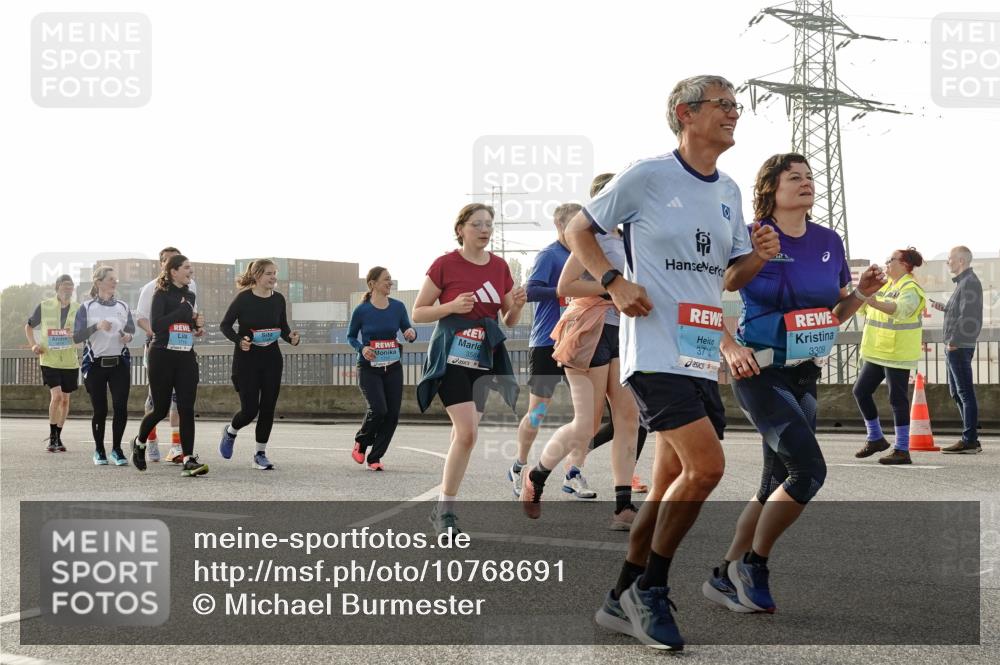 03.10.2026 - Köhlbrandbrückenlauf Michael Burmester http://msf.ph/oto/10768691 03.10.2026 09:27:45 Position 3 3584, 372, 3309 meine-sportfotos.de