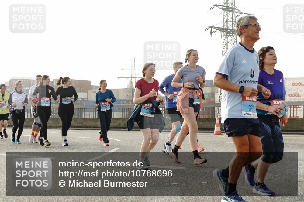 03.10.2026 - Köhlbrandbrückenlauf Michael Burmester http://msf.ph/oto/10768696 03.10.2026 09:27:45 Position 3 1719, 358, 372 meine-sportfotos.de