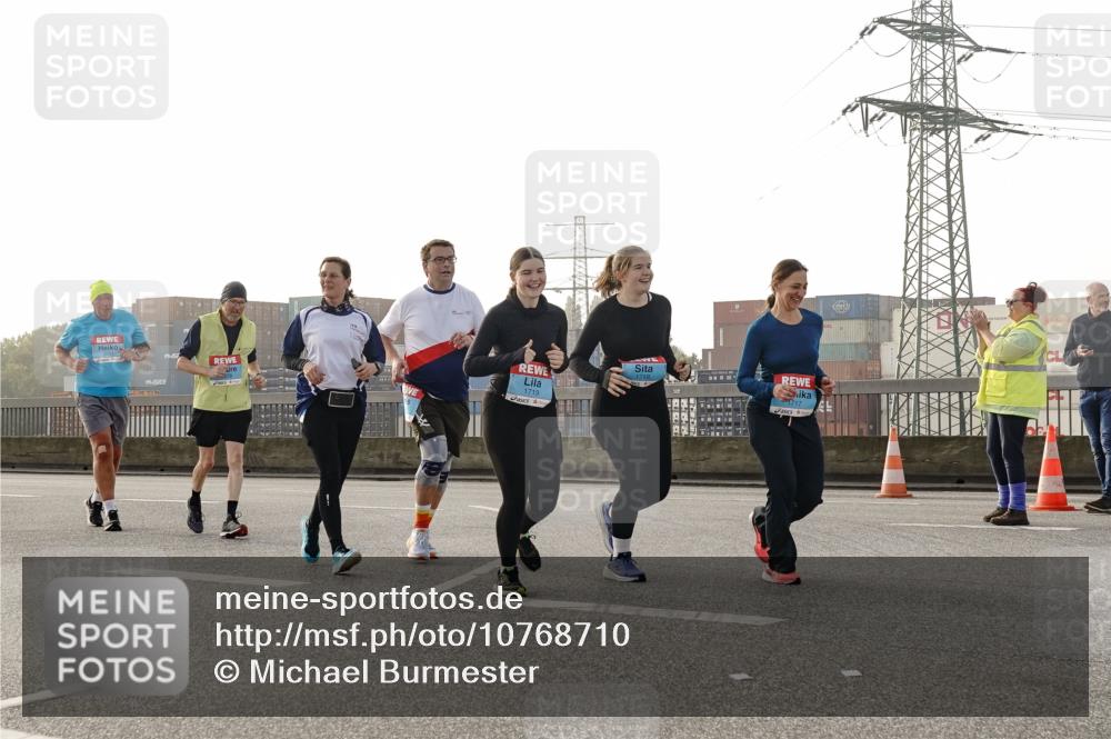03.10.2026 - Köhlbrandbrückenlauf Michael Burmester http://msf.ph/oto/10768710 03.10.2026 09:27:47 Position 3 1718, 1717, 1719 meine-sportfotos.de