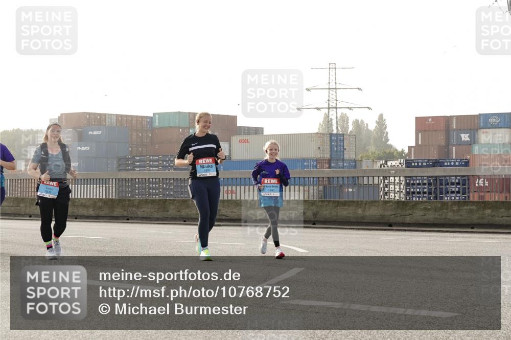 03.10.2026 - Köhlbrandbrückenlauf Michael Burmester http://msf.ph/oto/10768752 03.10.2026 09:28:08 Position 3 3839, 1892, 1893 meine-sportfotos.de
