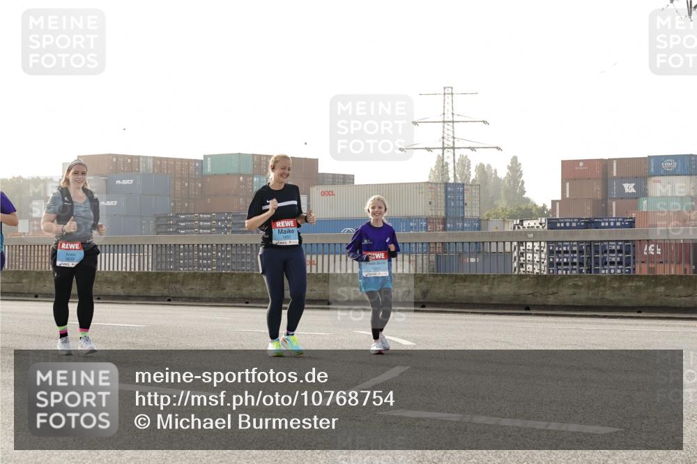03.10.2026 - Köhlbrandbrückenlauf Michael Burmester http://msf.ph/oto/10768754 03.10.2026 09:28:08 Position 3 839, 1892, 1893 meine-sportfotos.de
