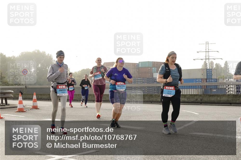 03.10.2026 - Köhlbrandbrückenlauf Michael Burmester http://msf.ph/oto/10768767 03.10.2026 09:28:10 Position 3 1995, 3494, 3839 meine-sportfotos.de