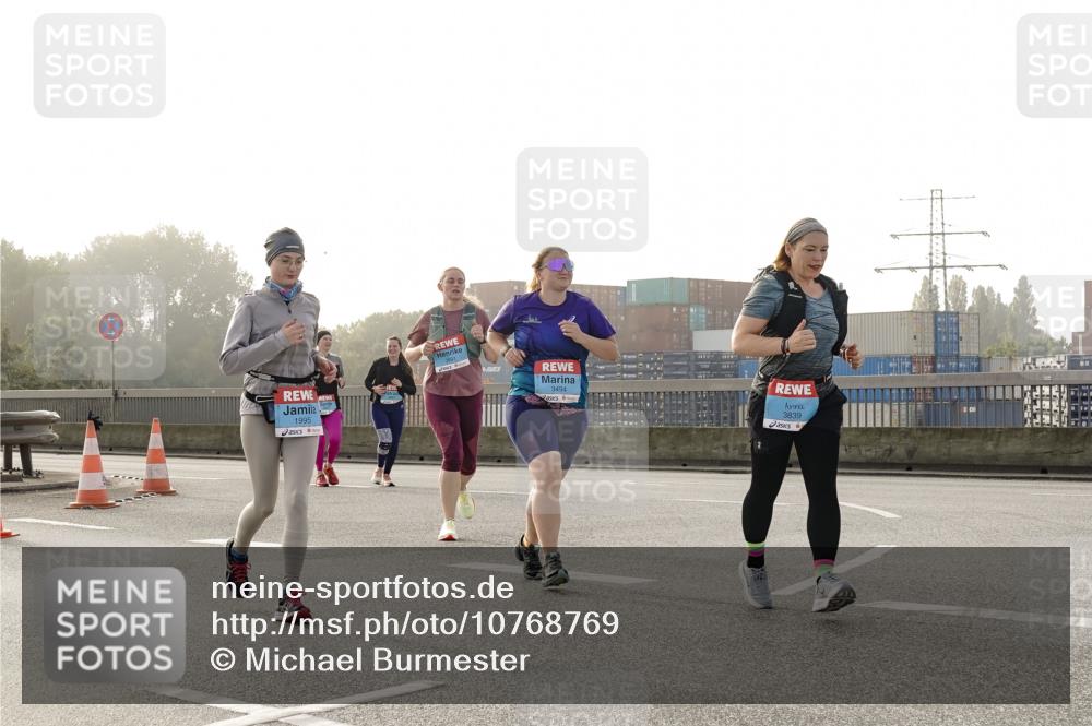 03.10.2026 - Köhlbrandbrückenlauf Michael Burmester http://msf.ph/oto/10768769 03.10.2026 09:28:11 Position 3 1995, 3494, 3839 meine-sportfotos.de