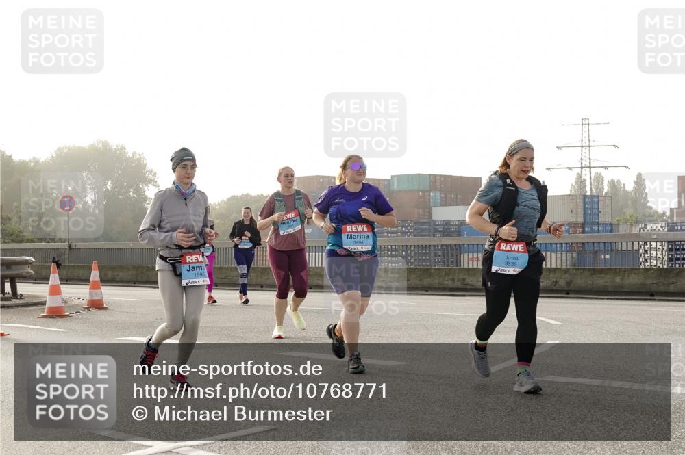 03.10.2026 - Köhlbrandbrückenlauf Michael Burmester http://msf.ph/oto/10768771 03.10.2026 09:28:11 Position 3 1995, 3494, 3839 meine-sportfotos.de