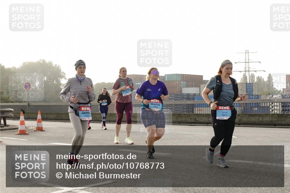03.10.2026 - Köhlbrandbrückenlauf Michael Burmester http://msf.ph/oto/10768773 03.10.2026 09:28:11 Position 3 1995, 3691, 3494, 3839 meine-sportfotos.de