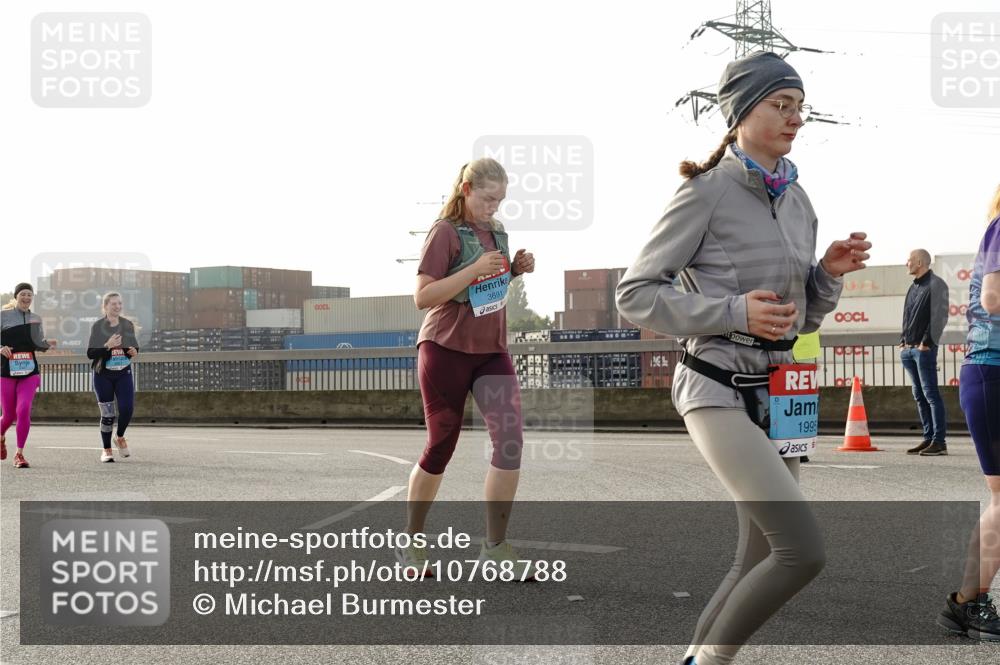 03.10.2026 - Köhlbrandbrückenlauf Michael Burmester http://msf.ph/oto/10768788 03.10.2026 09:28:13 Position 3 2, 3691, 1995 meine-sportfotos.de