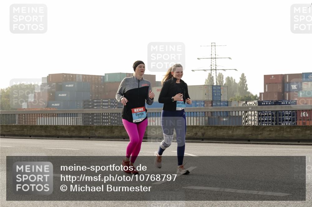 03.10.2026 - Köhlbrandbrückenlauf Michael Burmester http://msf.ph/oto/10768797 03.10.2026 09:28:15 Position 3 00, 3427, 3651 meine-sportfotos.de
