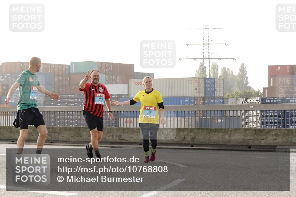 03.10.2026 - Köhlbrandbrückenlauf Michael Burmester http://msf.ph/oto/10768808 03.10.2026 09:28:26 Position 3 1725, 2001, 300, 620, 155556, 4383, 1548, 15401 meine-sportfotos.de