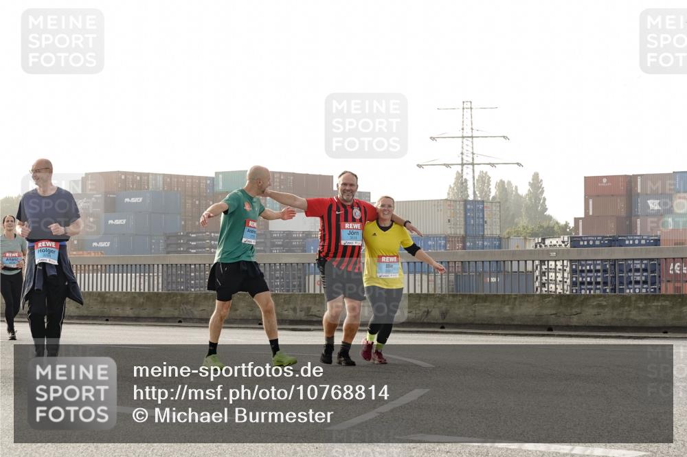 03.10.2026 - Köhlbrandbrückenlauf Michael Burmester http://msf.ph/oto/10768814 03.10.2026 09:28:27 Position 3 3516, 19, 11725 meine-sportfotos.de