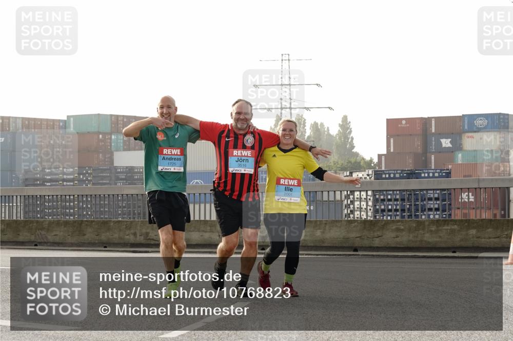 03.10.2026 - Köhlbrandbrückenlauf Michael Burmester http://msf.ph/oto/10768823 03.10.2026 09:28:28 Position 3 1725, 3516, 2001 meine-sportfotos.de