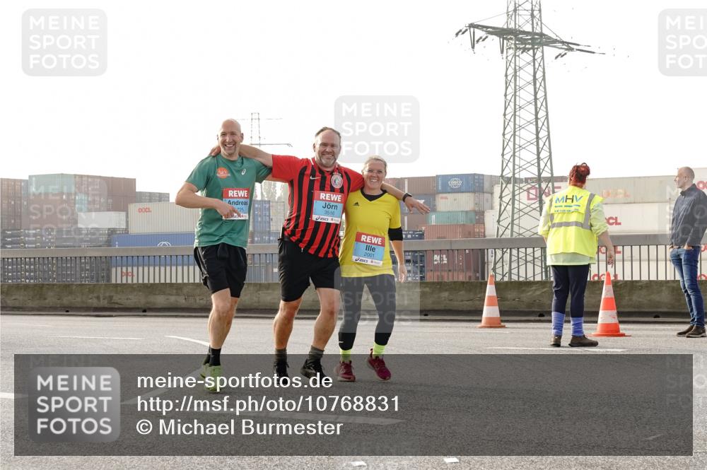03.10.2026 - Köhlbrandbrückenlauf Michael Burmester http://msf.ph/oto/10768831 03.10.2026 09:28:30 Position 3 725, 3516, 2001 meine-sportfotos.de