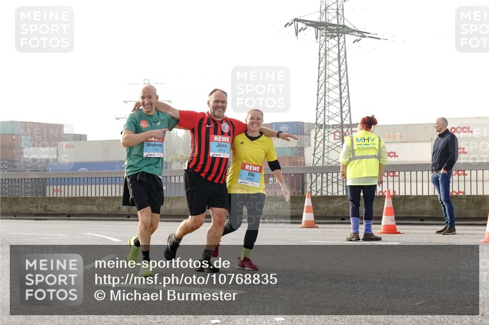 03.10.2026 - Köhlbrandbrückenlauf Michael Burmester http://msf.ph/oto/10768835 03.10.2026 09:28:30 Position 3 1725, 3516, 2001 meine-sportfotos.de
