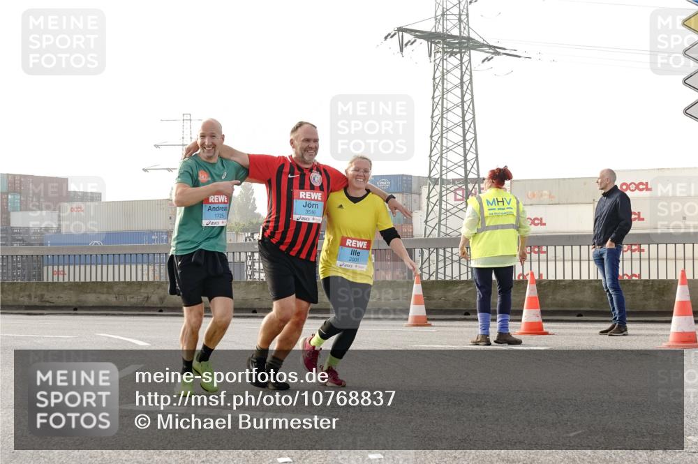03.10.2026 - Köhlbrandbrückenlauf Michael Burmester http://msf.ph/oto/10768837 03.10.2026 09:28:30 Position 3 1725, 3516, 2001 meine-sportfotos.de
