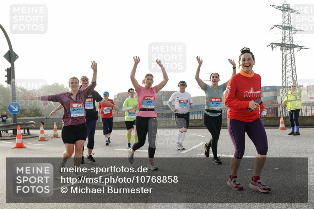 03.10.2026 - Köhlbrandbrückenlauf Michael Burmester http://msf.ph/oto/10768858 03.10.2026 09:28:34 Position 3 3610, 3665, 00 meine-sportfotos.de