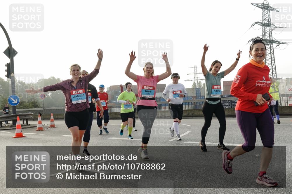 03.10.2026 - Köhlbrandbrückenlauf Michael Burmester http://msf.ph/oto/10768862 03.10.2026 09:28:34 Position 3 3665, 3626, 3610 meine-sportfotos.de