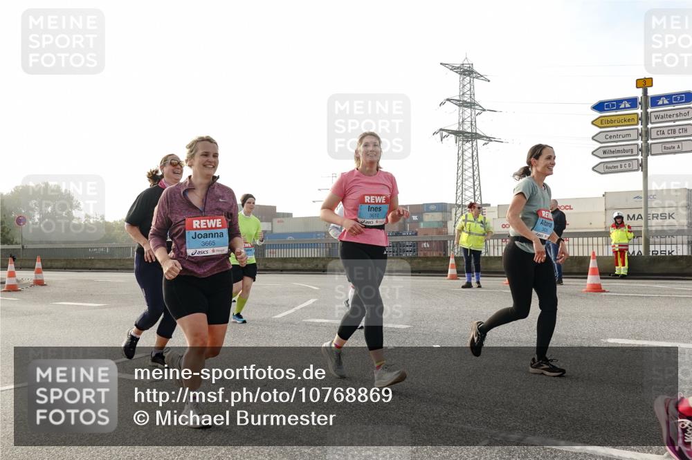 03.10.2026 - Köhlbrandbrückenlauf Michael Burmester http://msf.ph/oto/10768869 03.10.2026 09:28:35 Position 3 3665, 3610, 3626 meine-sportfotos.de