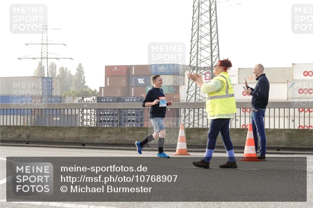 03.10.2026 - Köhlbrandbrückenlauf Michael Burmester http://msf.ph/oto/10768907 03.10.2026 09:28:45 Position 3 154860, 7, 4573, 320, 155, 13543 meine-sportfotos.de