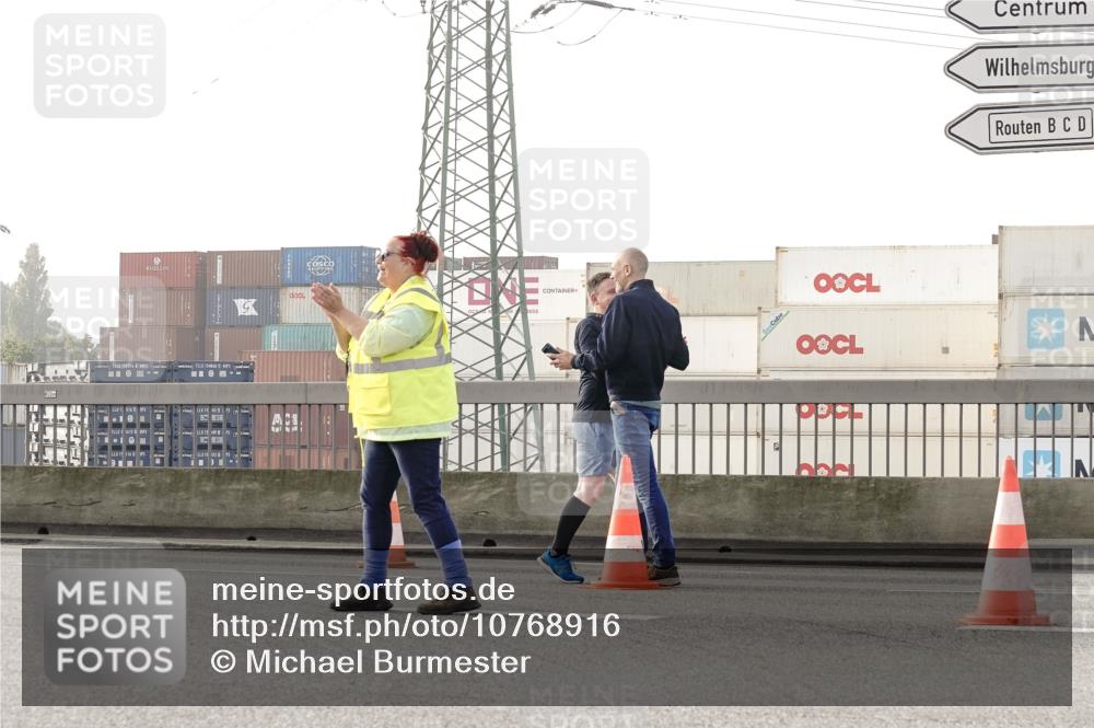 03.10.2026 - Köhlbrandbrückenlauf Michael Burmester http://msf.ph/oto/10768916 03.10.2026 09:28:46 Position 3 15555645, 3, 15486045, 3, 154353 meine-sportfotos.de