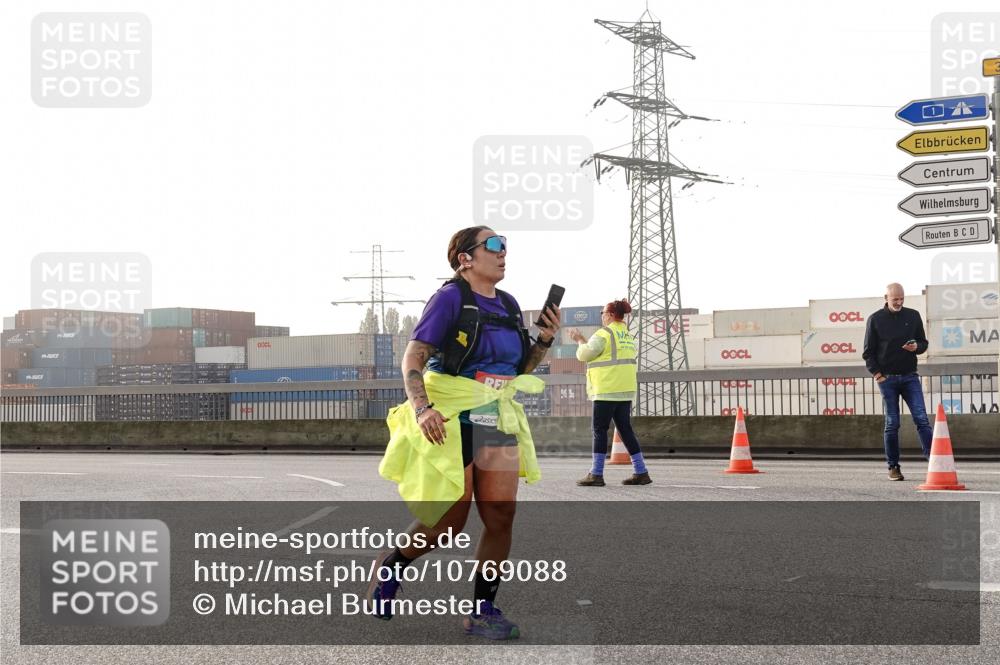 03.10.2026 - Köhlbrandbrückenlauf Michael Burmester http://msf.ph/oto/10769088 03.10.2026 09:28:52 Position 3 2000 meine-sportfotos.de