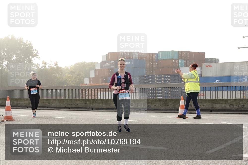 03.10.2026 - Köhlbrandbrückenlauf Michael Burmester http://msf.ph/oto/10769194 03.10.2026 09:29:39 Position 3 1975 meine-sportfotos.de