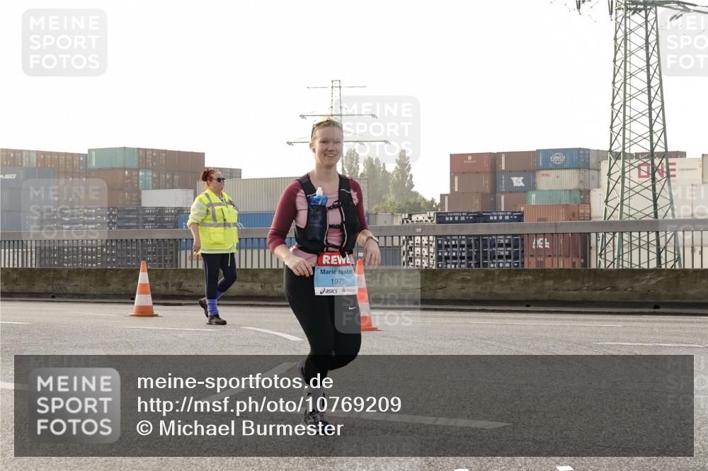 03.10.2026 - Köhlbrandbrückenlauf Michael Burmester http://msf.ph/oto/10769209 03.10.2026 09:29:41 Position 3 1975, 5 meine-sportfotos.de