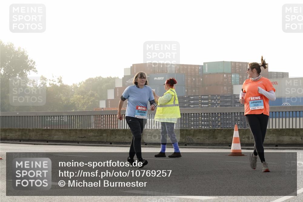 03.10.2026 - Köhlbrandbrückenlauf Michael Burmester http://msf.ph/oto/10769257 03.10.2026 09:31:34 Position 3 19, 3627, 3628 meine-sportfotos.de