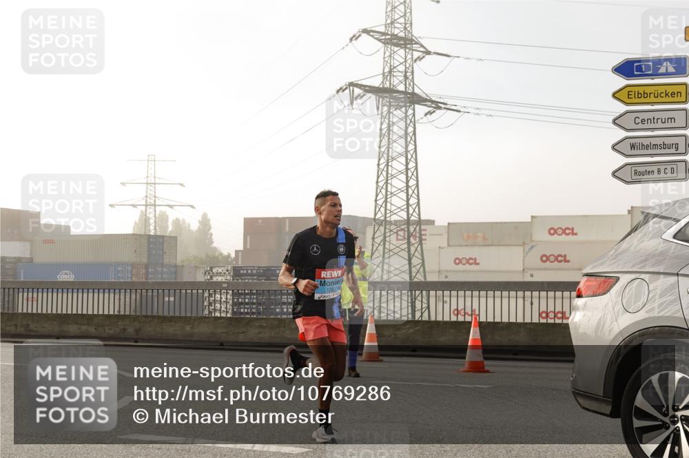 03.10.2026 - Köhlbrandbrückenlauf Michael Burmester http://msf.ph/oto/10769286 03.10.2026 09:09:20 Position 3 1263 meine-sportfotos.de
