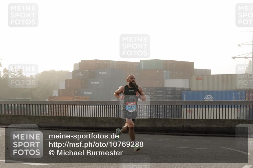03.10.2026 - Köhlbrandbrückenlauf Michael Burmester http://msf.ph/oto/10769288 03.10.2026 09:09:35 Position 3 2100 meine-sportfotos.de