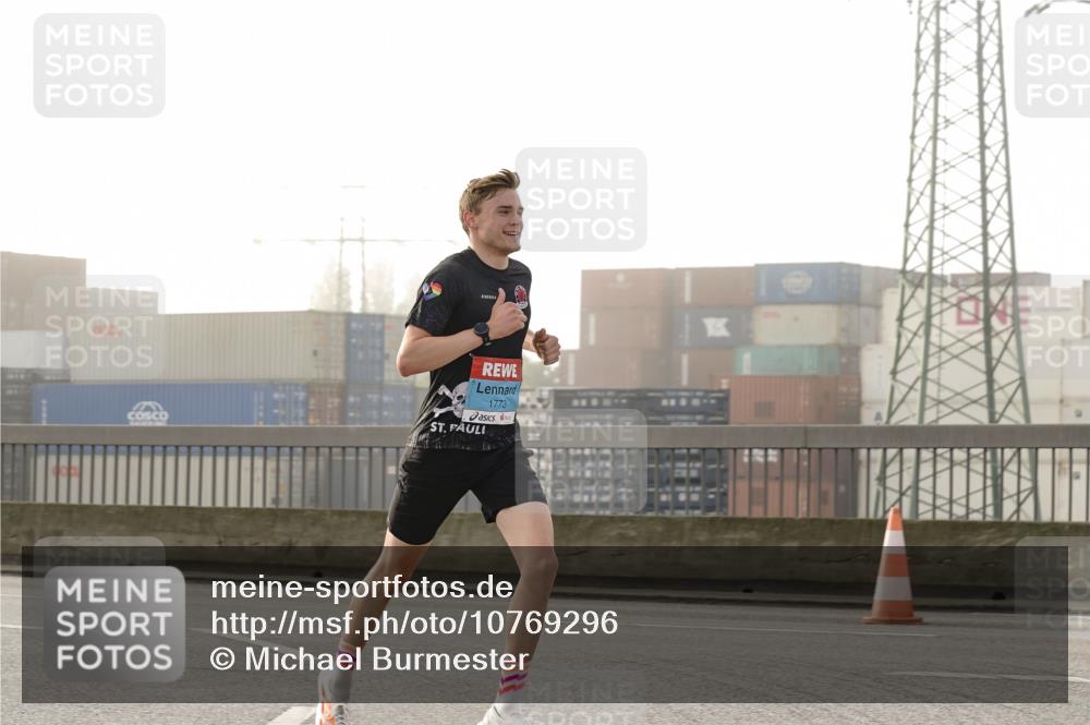 03.10.2026 - Köhlbrandbrückenlauf Michael Burmester http://msf.ph/oto/10769296 03.10.2026 09:09:49 Position 3 1773 meine-sportfotos.de