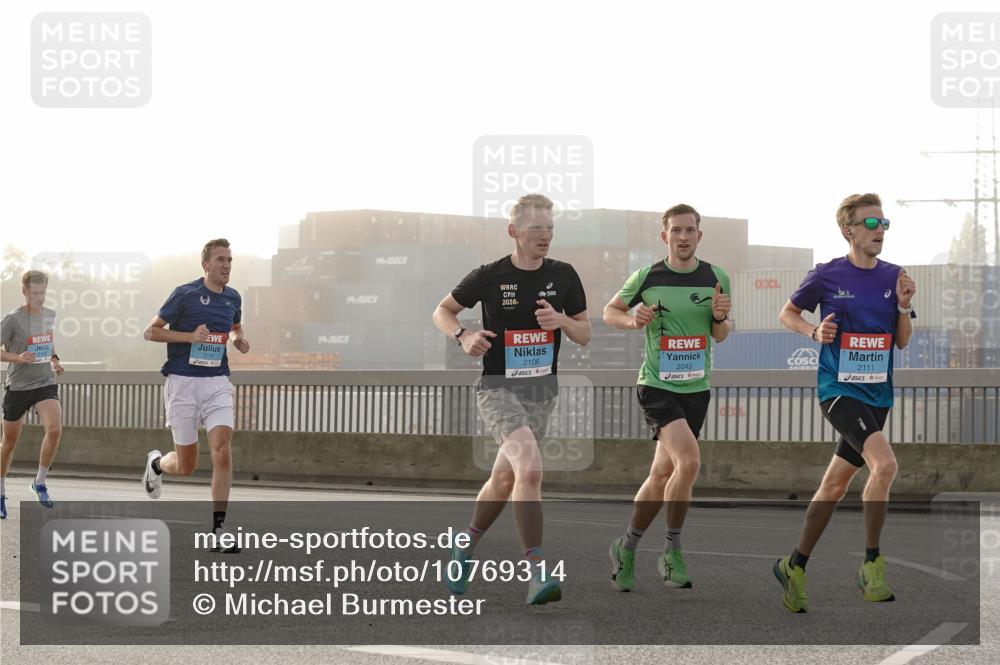 03.10.2026 - Köhlbrandbrückenlauf Michael Burmester http://msf.ph/oto/10769314 03.10.2026 09:10:10 Position 3 2131, 2026, 1312, 2106, 2043, 2111 meine-sportfotos.de