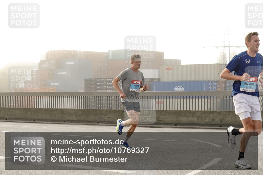 03.10.2026 - Köhlbrandbrückenlauf Michael Burmester http://msf.ph/oto/10769327 03.10.2026 09:10:12 Position 3 2102, 2131 meine-sportfotos.de