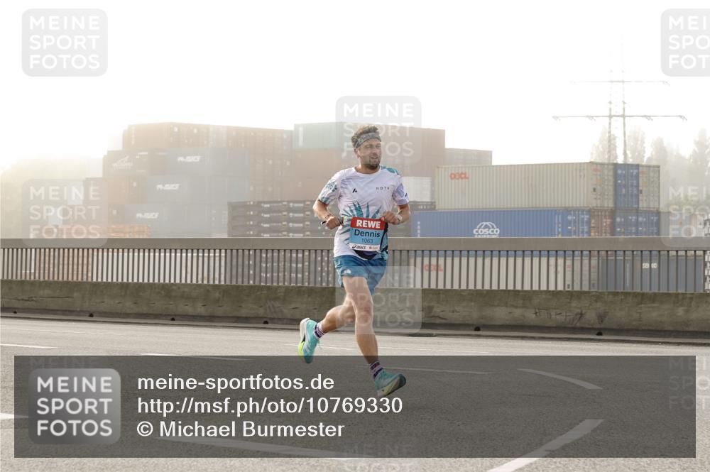 03.10.2026 - Köhlbrandbrückenlauf Michael Burmester http://msf.ph/oto/10769330 03.10.2026 09:10:20 Position 3 1063 meine-sportfotos.de